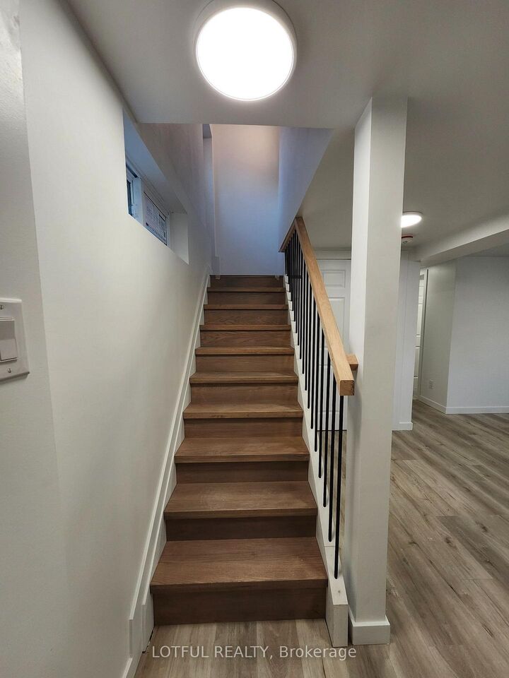 Property Photo:  907 Smyth Road B  ON K1G 1P5 