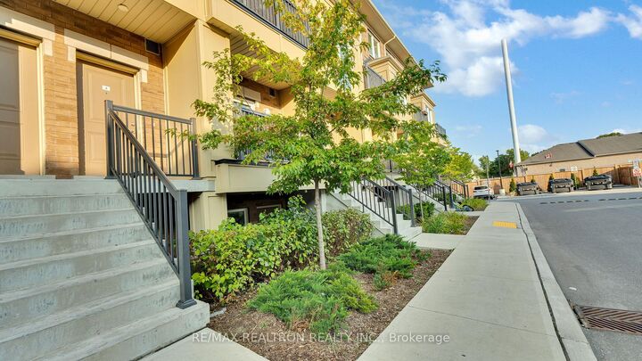 Property Photo:  470 Beresford Path 4  ON L1H 5S7 