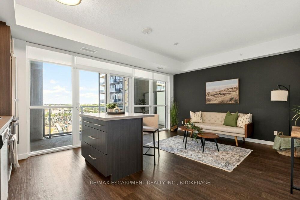 Photo de la propriété:  2087 Fairview Street 702  ON L7R 0E5 