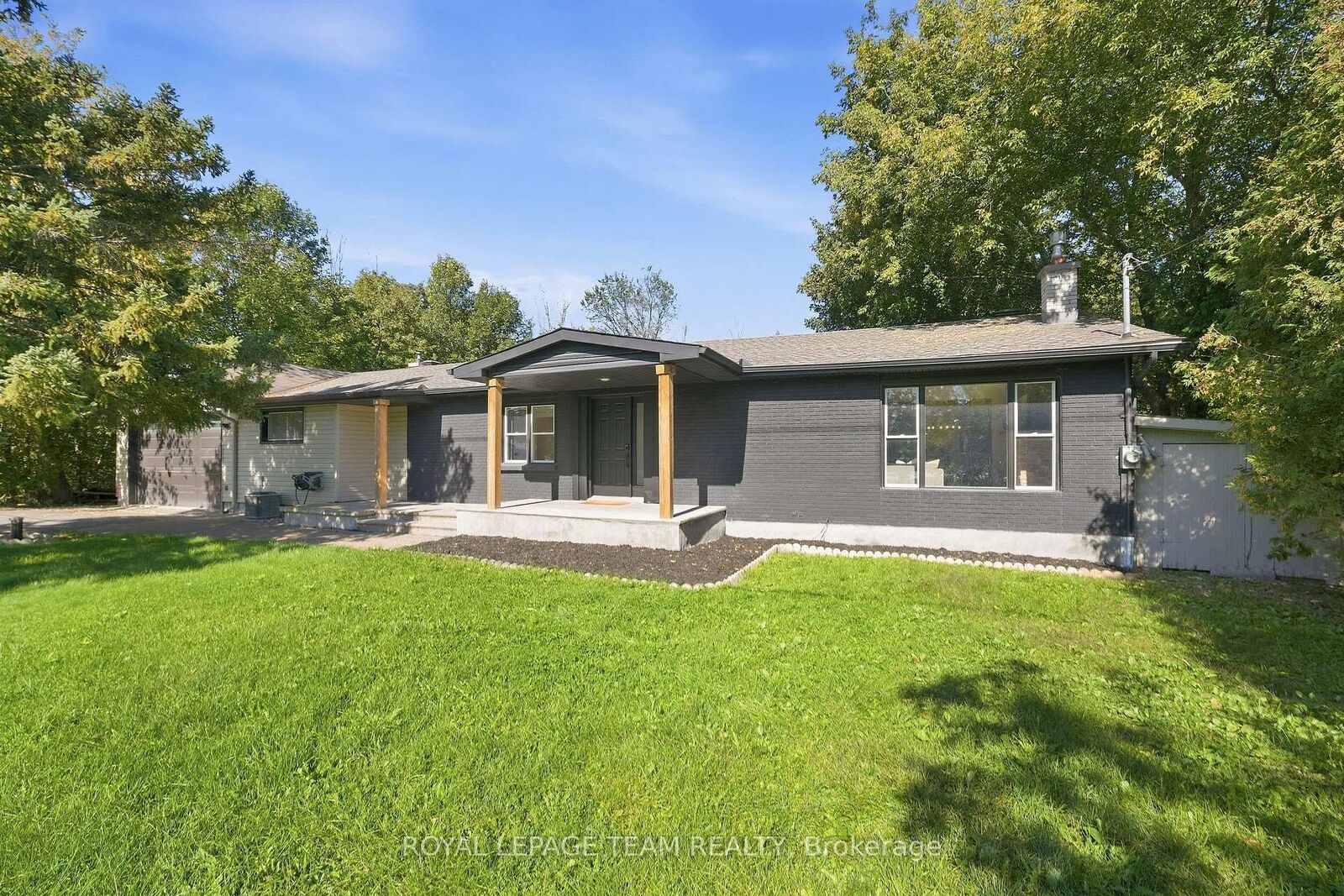 Property Photo: 1819 Rideau Road ON K1X 1E1