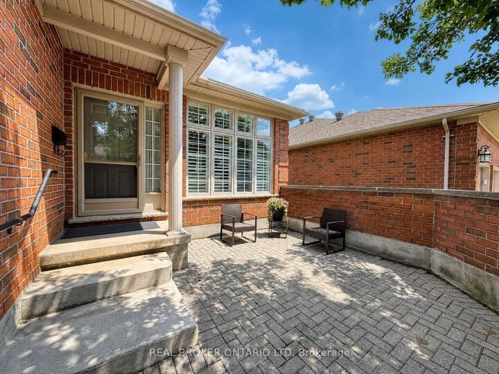 Property Photo:  18 Cadeau Terrace 14  ON N6K 4Z1 