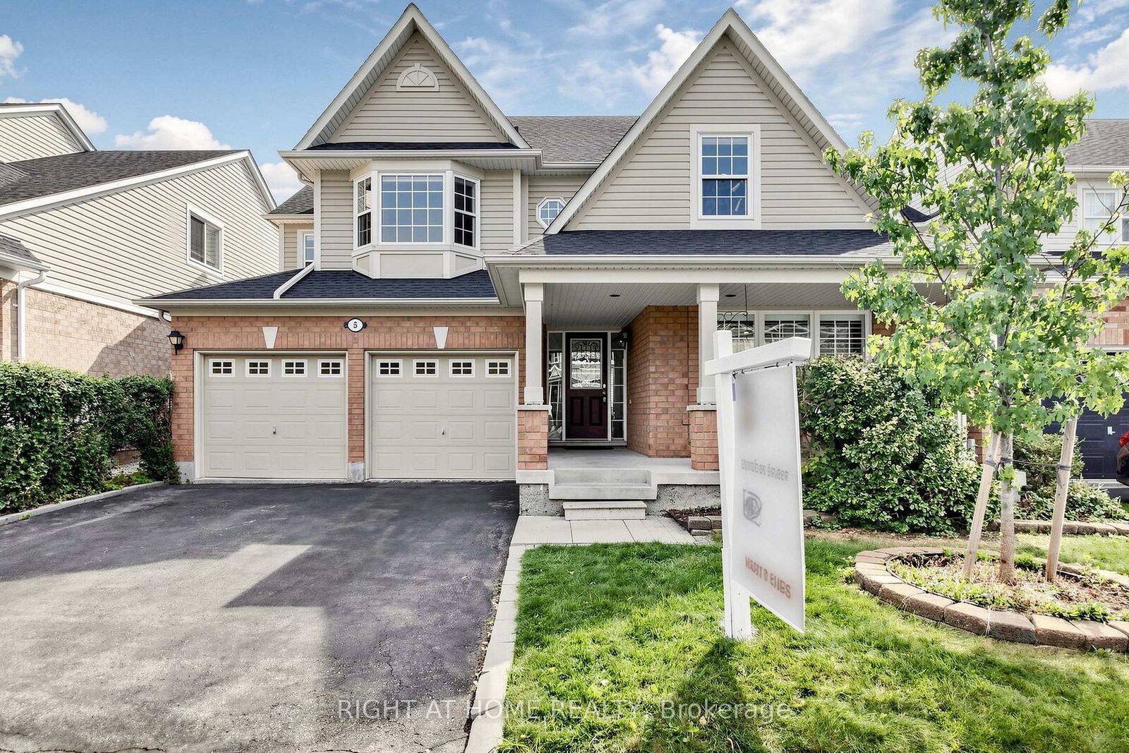 Property Photo: 5 Mendoza Drive ON L7A 3M3