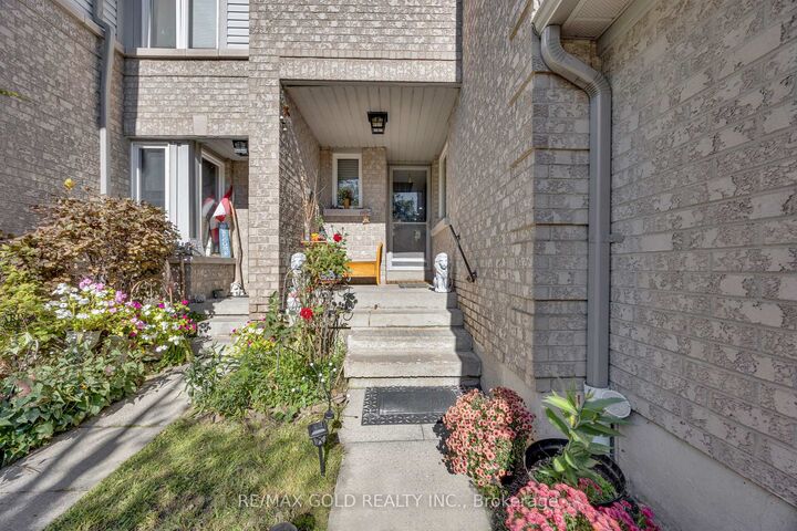 Property Photo: 2555 Thomas Street 75 ON L5M 5P6