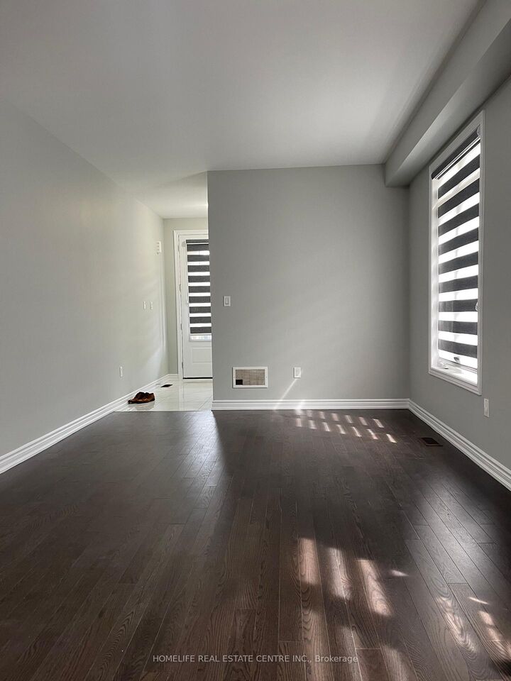 Property Photo:  29 Puffin Crescent Upstairs  ON L6R 4C4 