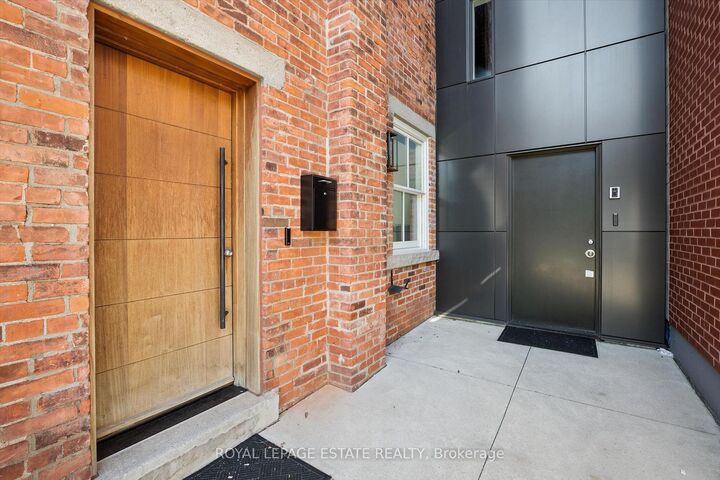 Property Photo:  139 Thomas Street 5  ON L6J 3A9 