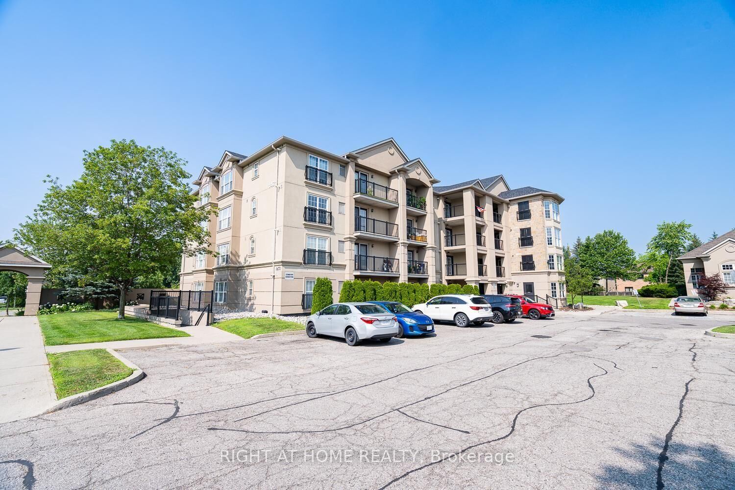 Property Photo:  1471 Maple Avenue 302  ON L9T 0B4 