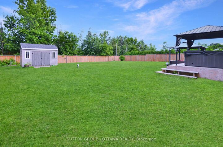 Property Photo:  588 Russell Road  ON K0A 2A0 