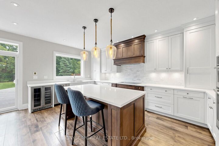 Property Photo:  7299 Waldorf Way  ON L5N 7P7 