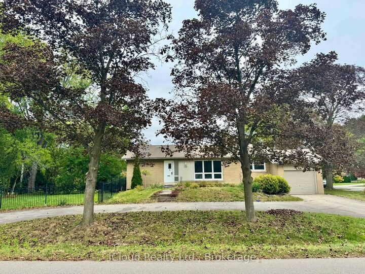 Property Photo:  122 Selgrove Crescent  ON L6L 1L3 