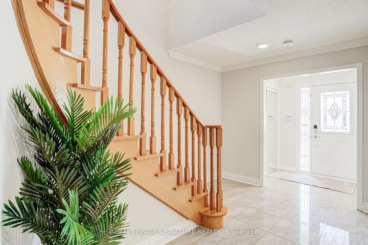 Property Photo: 5 Longhouse Street ON L4L 4Z3