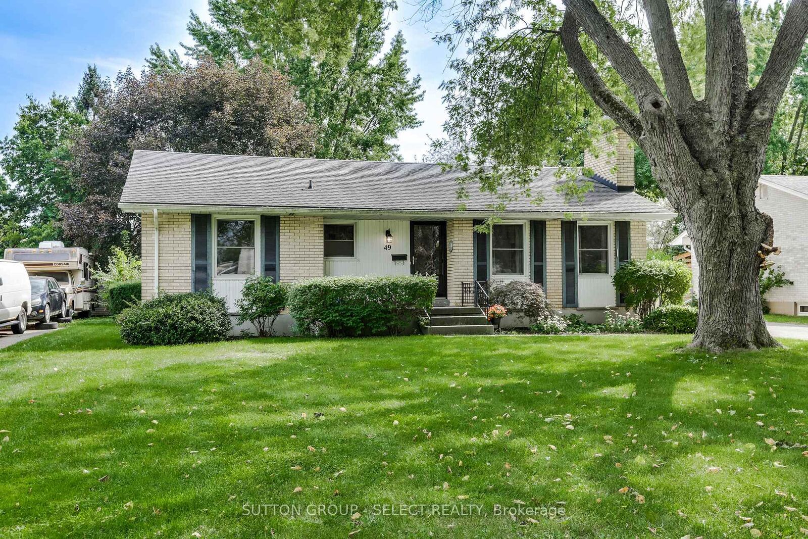 Photo de la propriété:  49 McLeod Crescent  ON N5X 1S7 