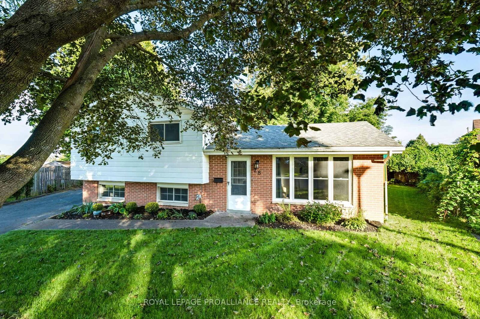 Property Photo:  28 Massey Place  ON K6V 3V9 