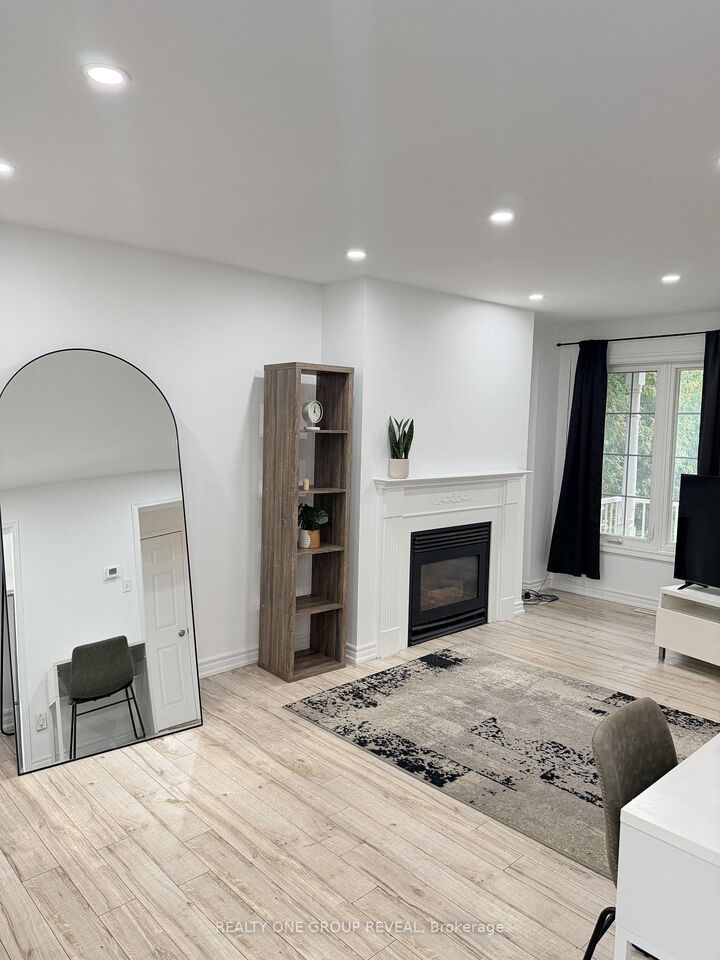 Property Photo:  1027 Ridgemount Boulevard  ON L1K 2K7 