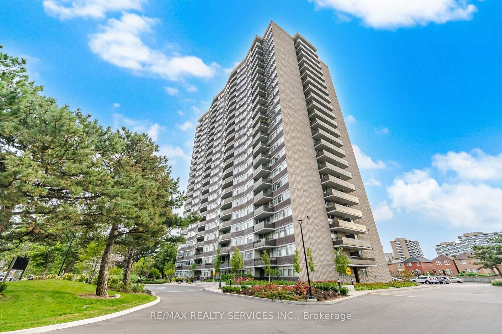 Property Photo: 3151 Bridletowne Circle #602 ON M1W 2T1