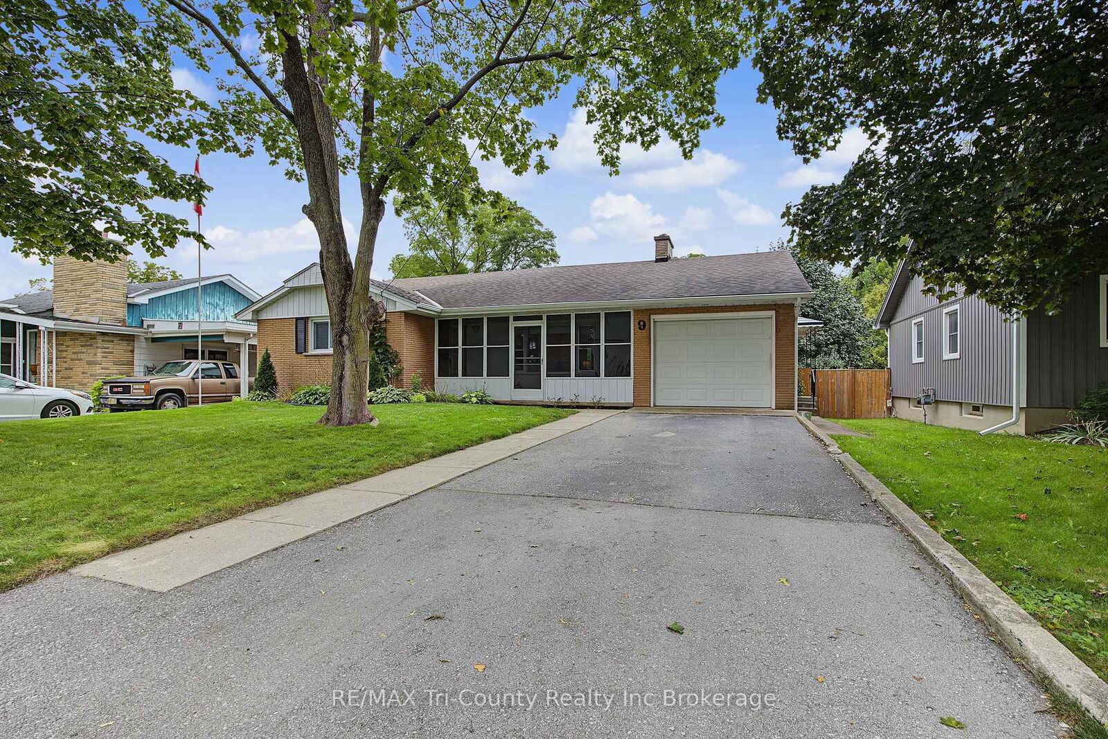 Property Photo:  9 Parkside Drive  ON N4G 4A1 