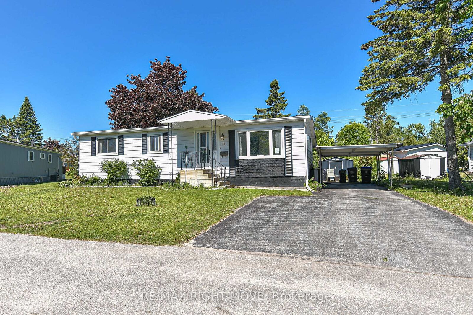 Property Photo:  14 Muir Drive  ON L3V 0P9 