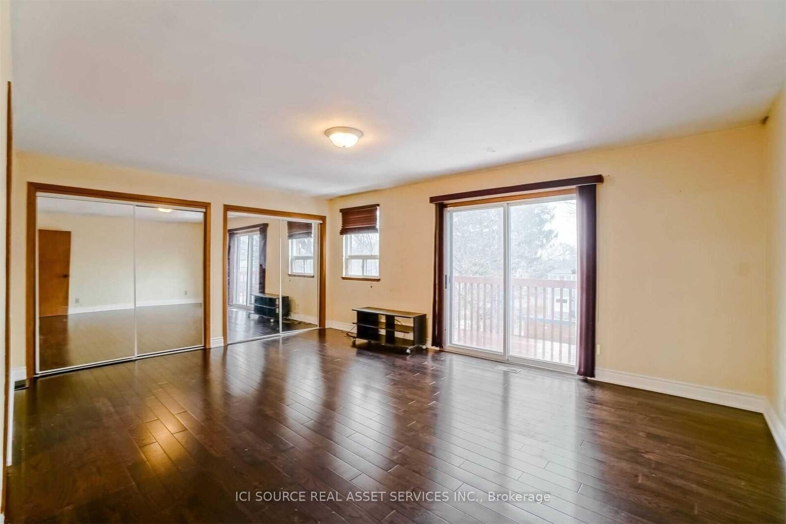 Property Photo:  2609 Kingston Road 2nd Floor  ON M1M 1M1 