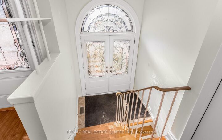 Property Photo: 879 Consort Crescent ON L5C 1J8