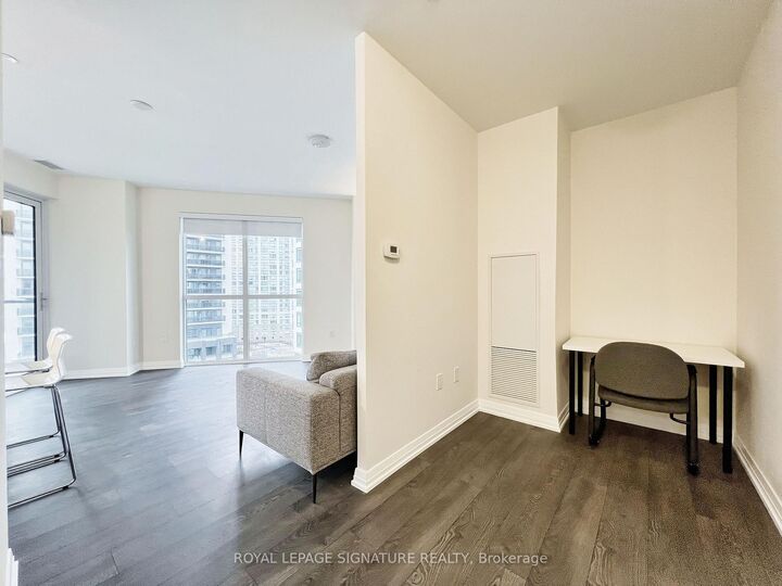 Property Photo:  50 Thomas Riley Road 817  ON M9B 0C5 