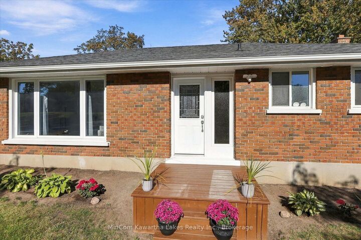 Property Photo:  398 Applegrove Avenue  ON K9H 5L7 