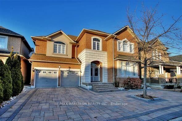 Photo de la propriété:  22 St Urbain Drive  ON L4H 2X4 