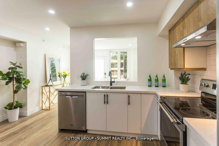 Property Photo:  12 Douro Street 421  ON M6K 0A1 