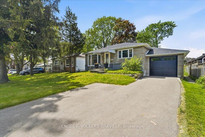 Property Photo:  22 Falaise Road  ON M1E 3B5 