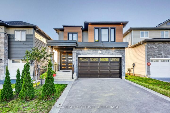 Property Photo: 14 Park Crescent ON K7N 0C2
