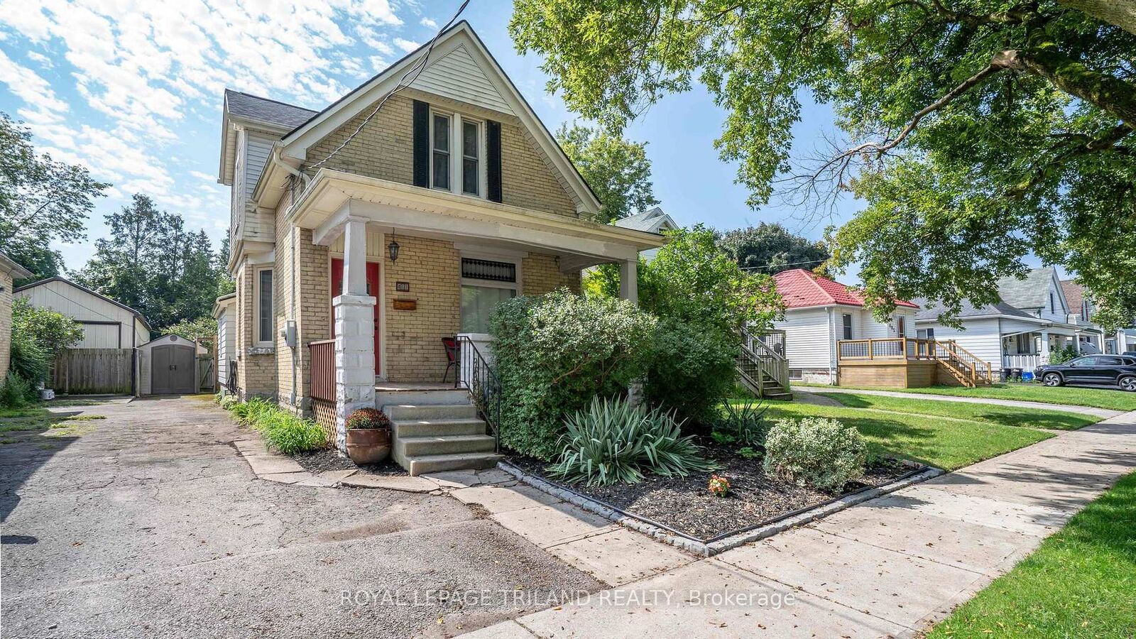 Property Photo:  411 Salisbury Street  ON N5Y 3B3 