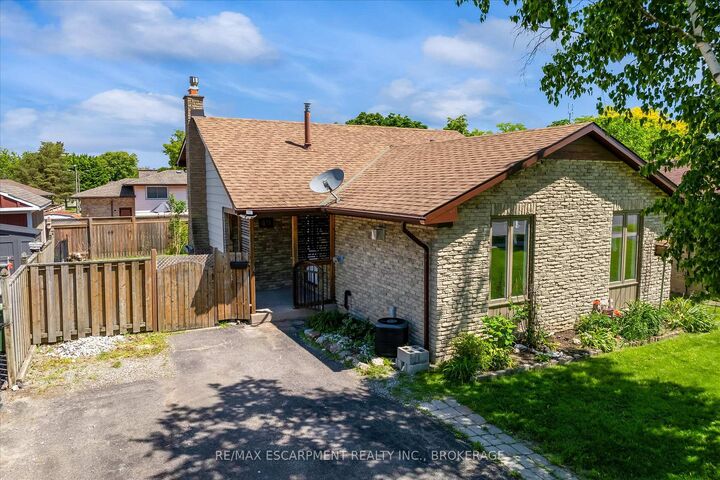 Property Photo: 49 Grove Avenue ON L2P 1C9