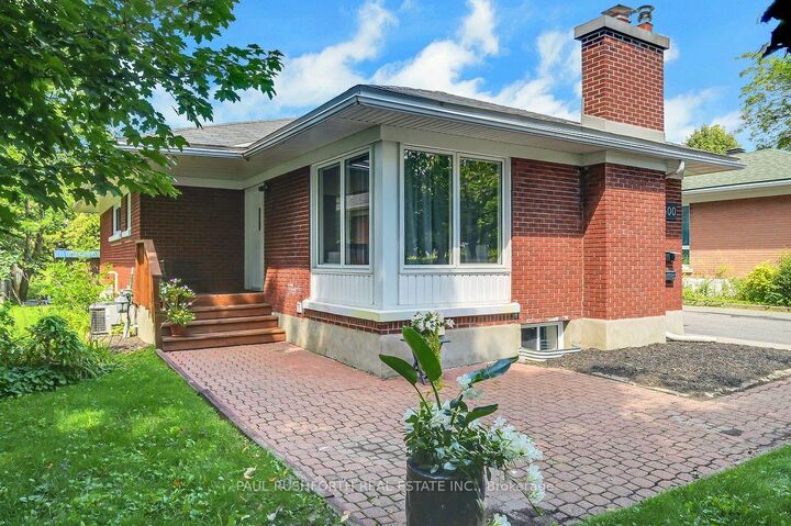Photo de la propriété:  1300 Field Street  ON K2C 2R3 