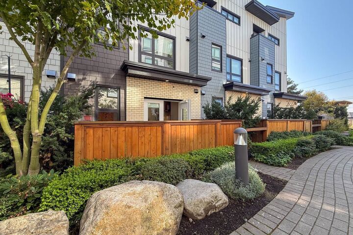 Property Photo:  515 E 2nd Street 113  BC V7L 1E1 