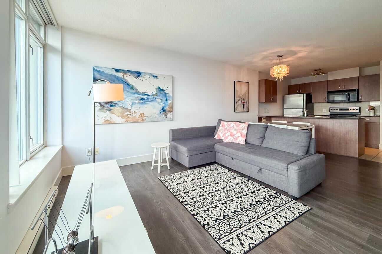 Property Photo:  610 Granville Street 2113  BC V6C 3T3 