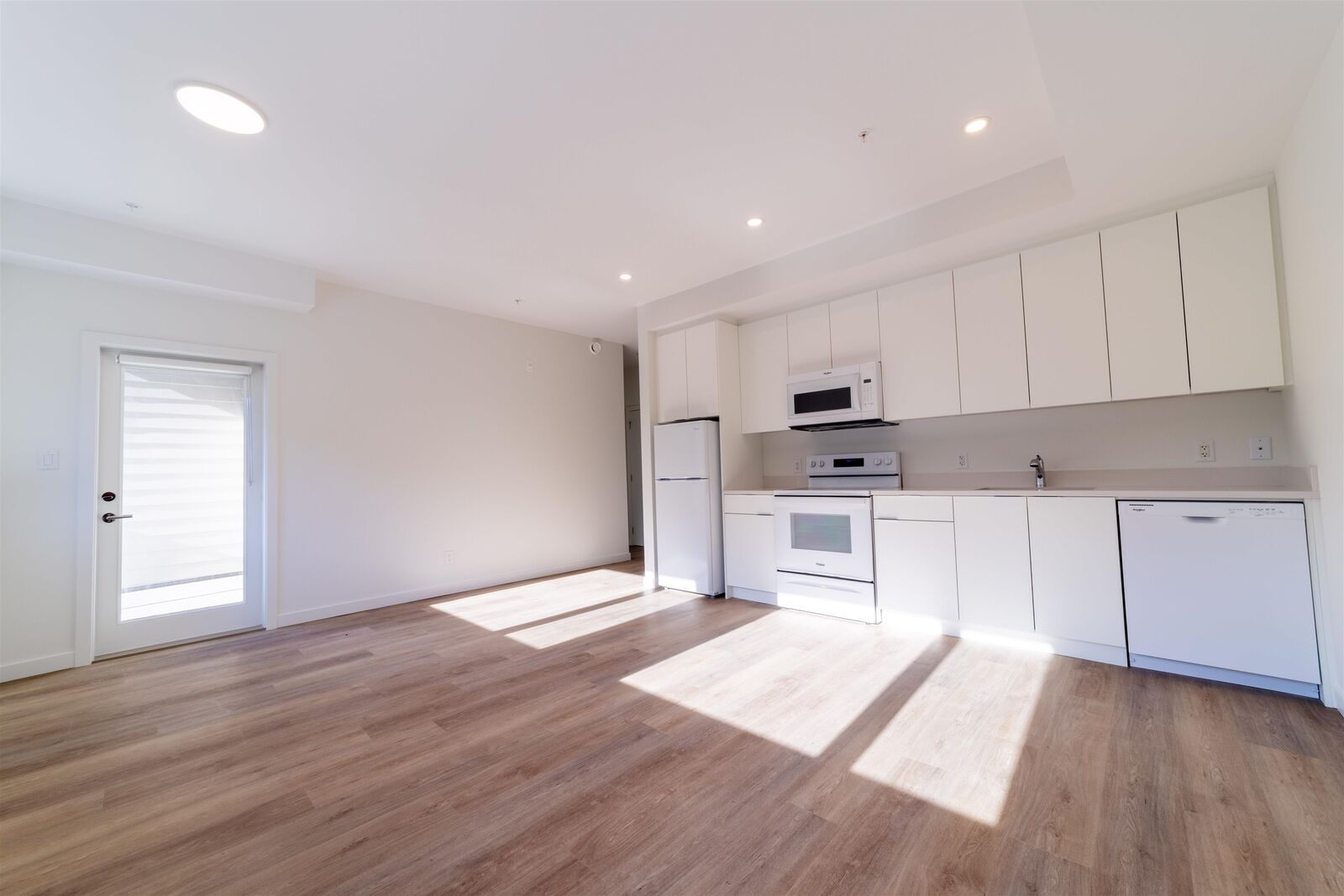 Property Photo:  39180 Finch Place 403  BC V8B 1G8 