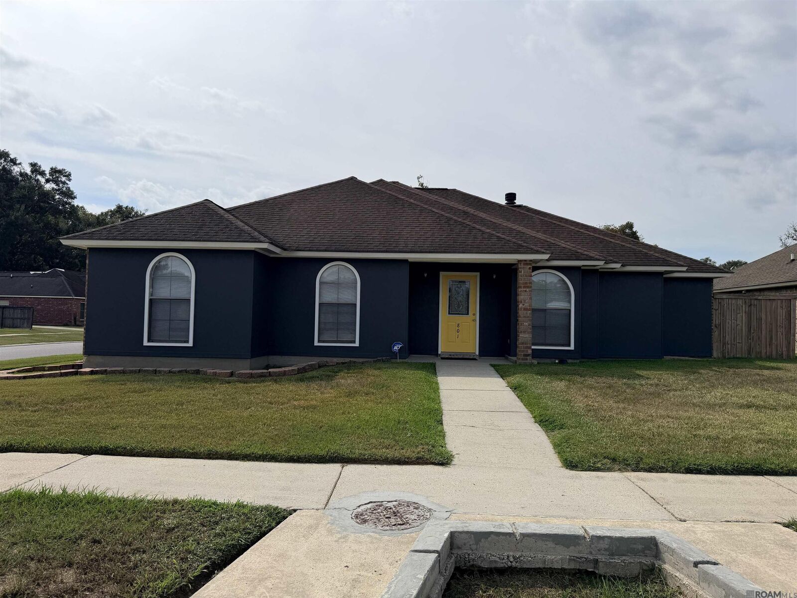 Property Photo:  801 Chemin Dr  LA 70714 