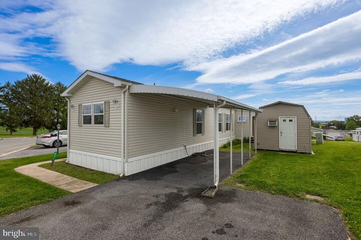 Property Photo:  61 Ridgewood Manor  PA 17545 