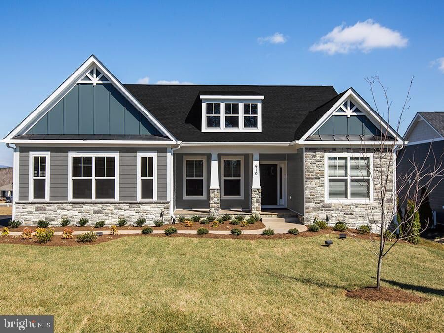 Property Photo: 2206 Karen Terrace VA 22405