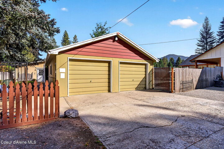 Property Photo:  1075 E Timber Ln  ID 83815 