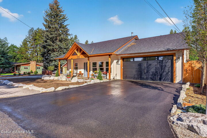 Property Photo:  1095 E Timber Ln  ID 83815 