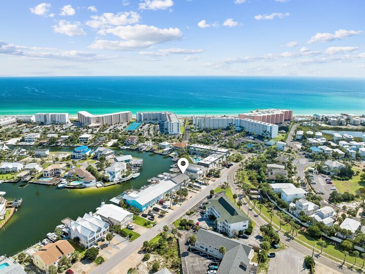 Property Photo: 105 Durango Road FL 32541