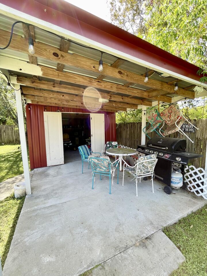 Property Photo:  5701 Almax Court  FL 32506 