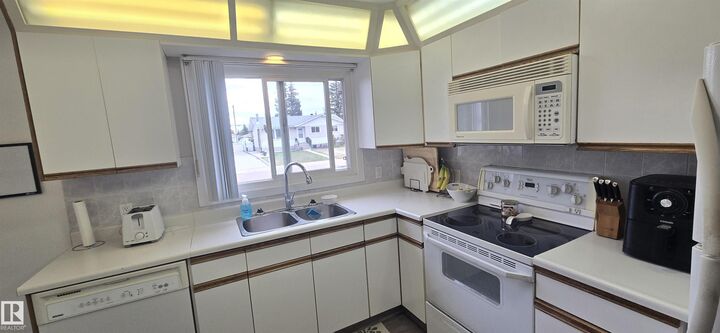 Property Photo:  5822 51 Street  AB T9C 1H9 