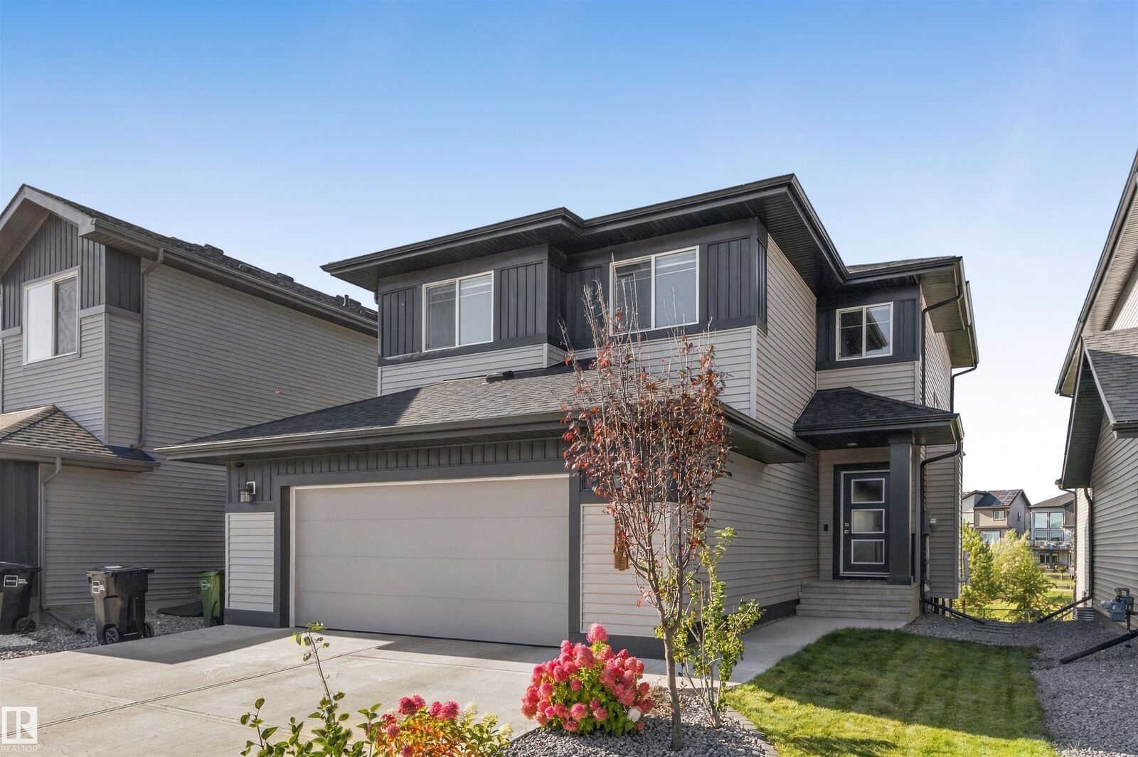 Property Photo:  2052 Cavanagh Drive SW  AB T6W 4E8 
