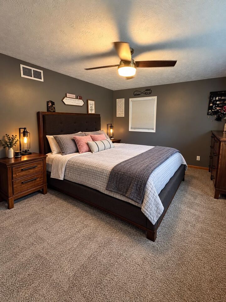 Property Photo: 1502 W William Ave NE 69101