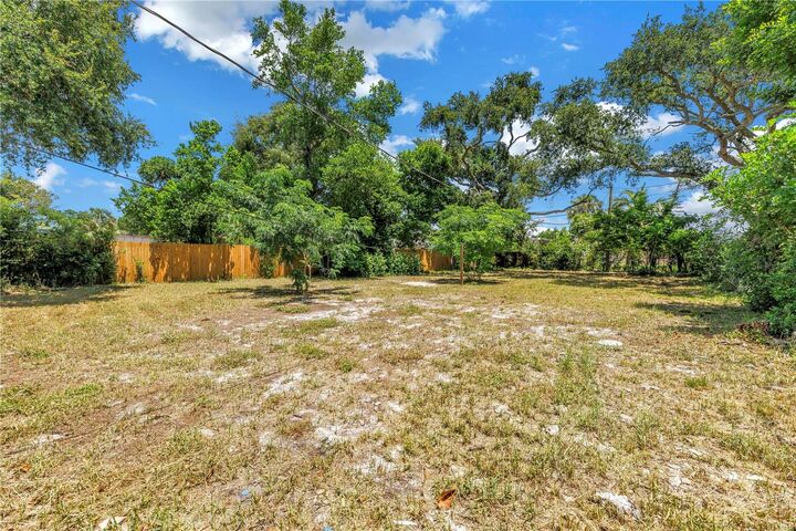 Property Photo:  930 Alcazar Way S  FL 33705 