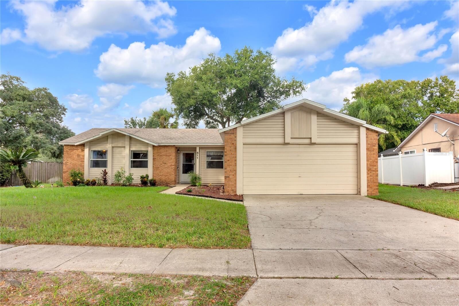 Property Photo: 611 Sherwood Oaks Circle FL 34761
