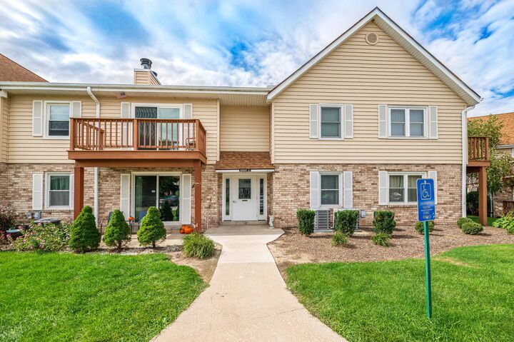 Property Photo:  10625 N Ivy Ct  WI 53092 