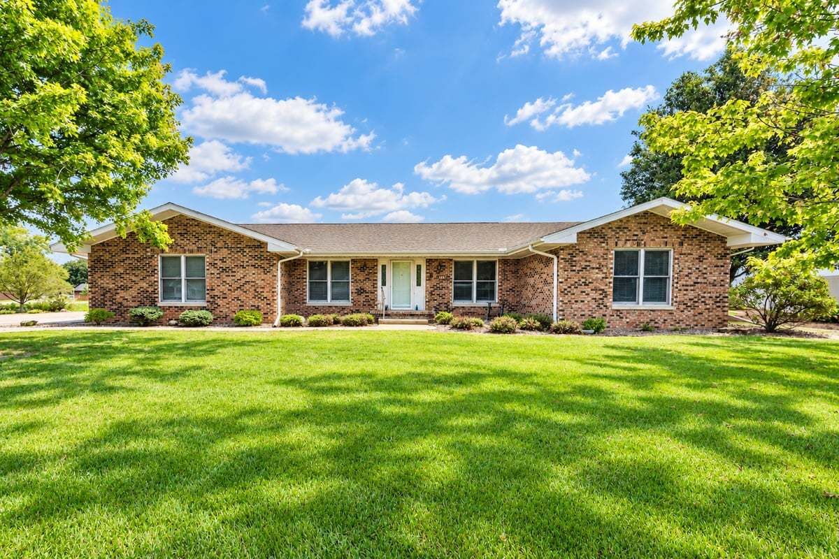 Property Photo: 113 Diane Drive IL 61753