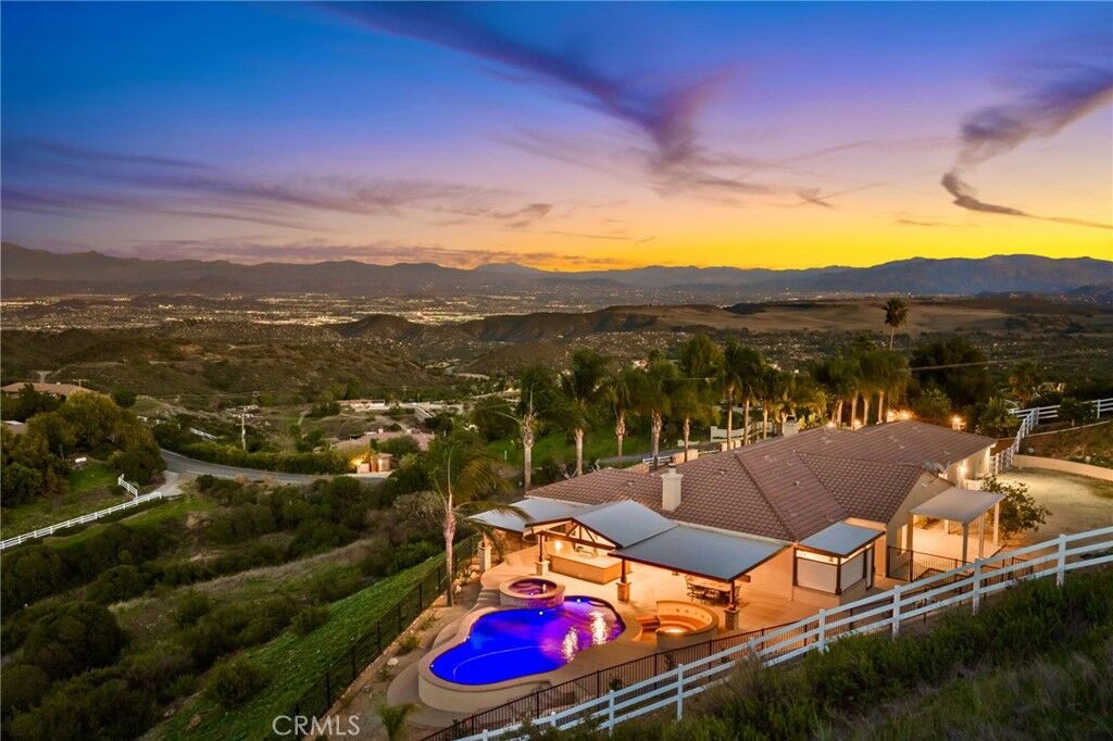 Property Photo: 40055 Valle Vista CA 92562