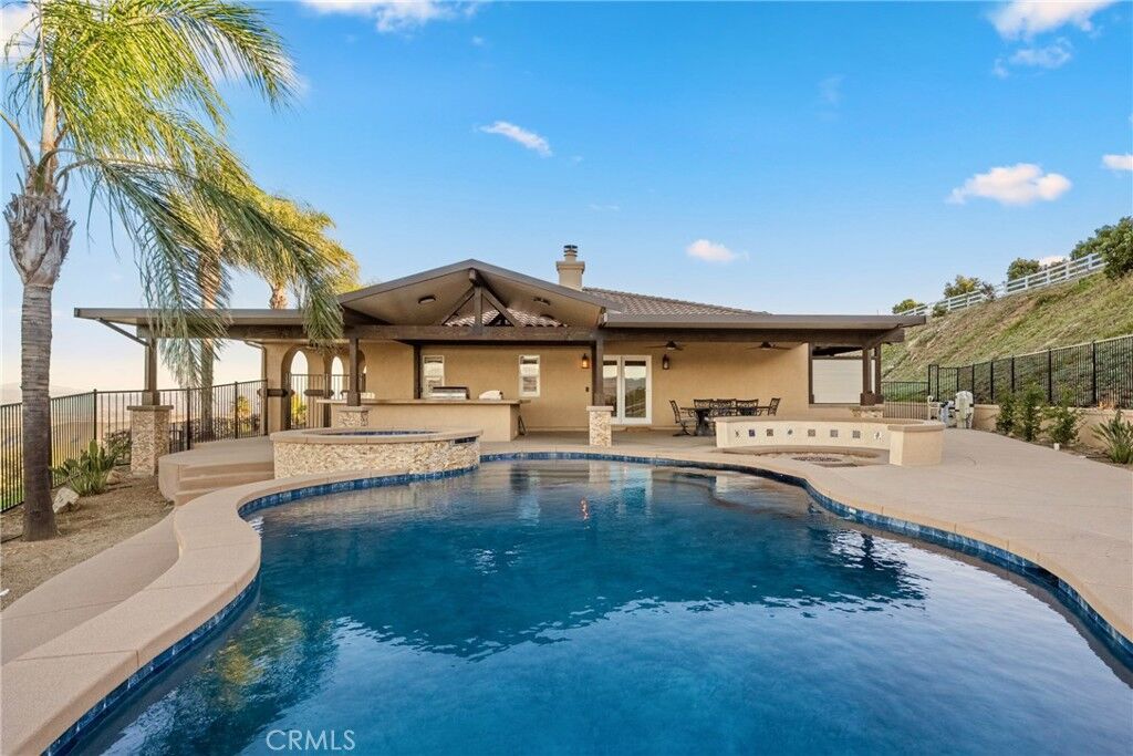 Property Photo:  40055 Valle Vista  CA 92562 
